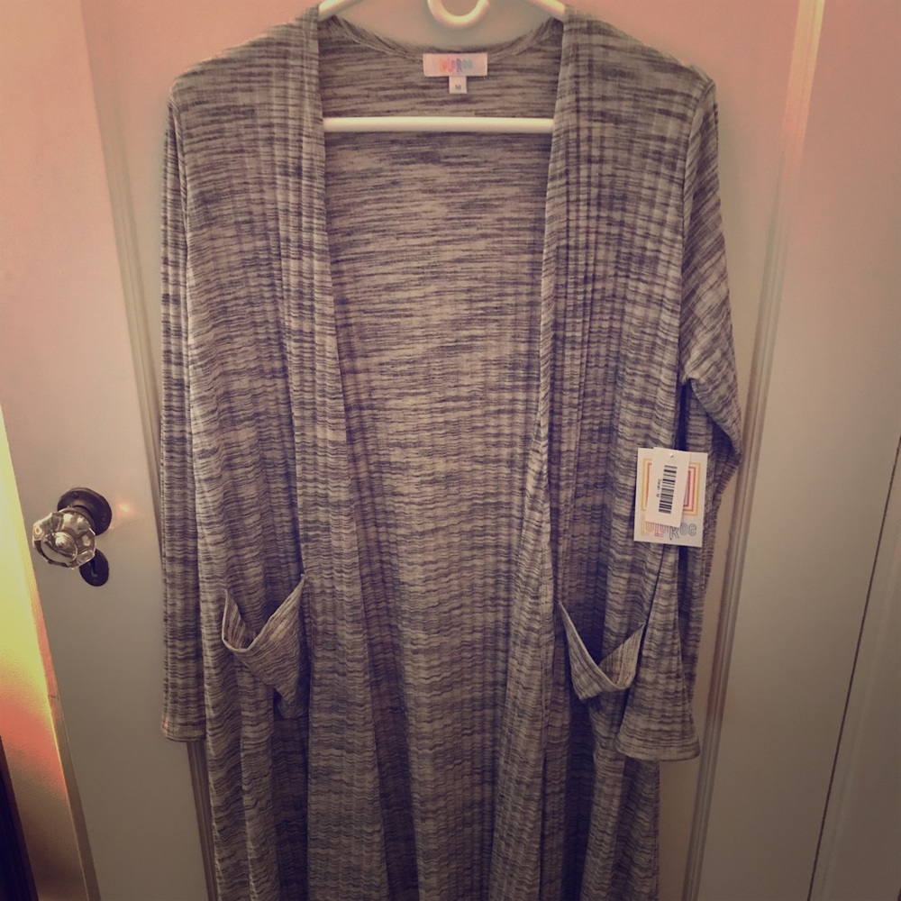 BRAND NEW WITH TAGS LuLaroe Sarah MED